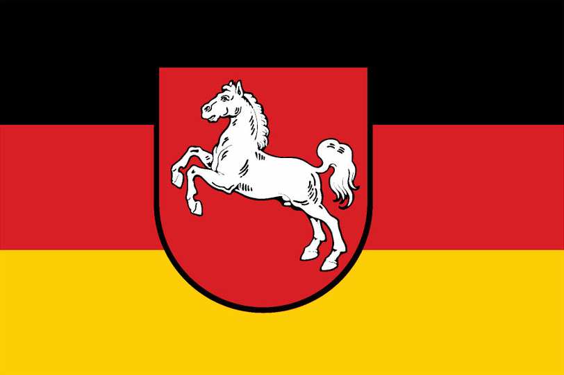 Landesflagge von Niedersachsen mit Wappen